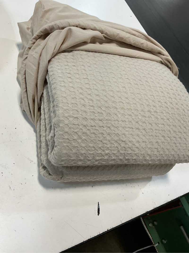 Condition photo showing Good Condition for quince organic luxe honeycomb duvet cover, king/cal king, sand