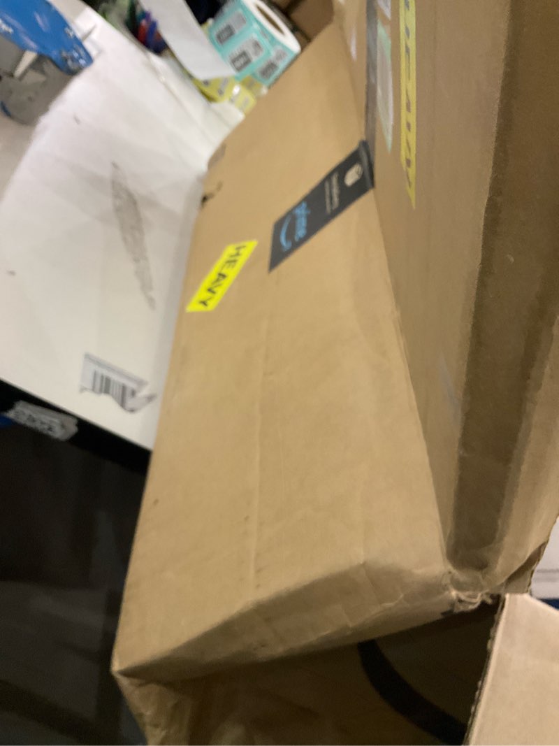 Wall mount montage mural