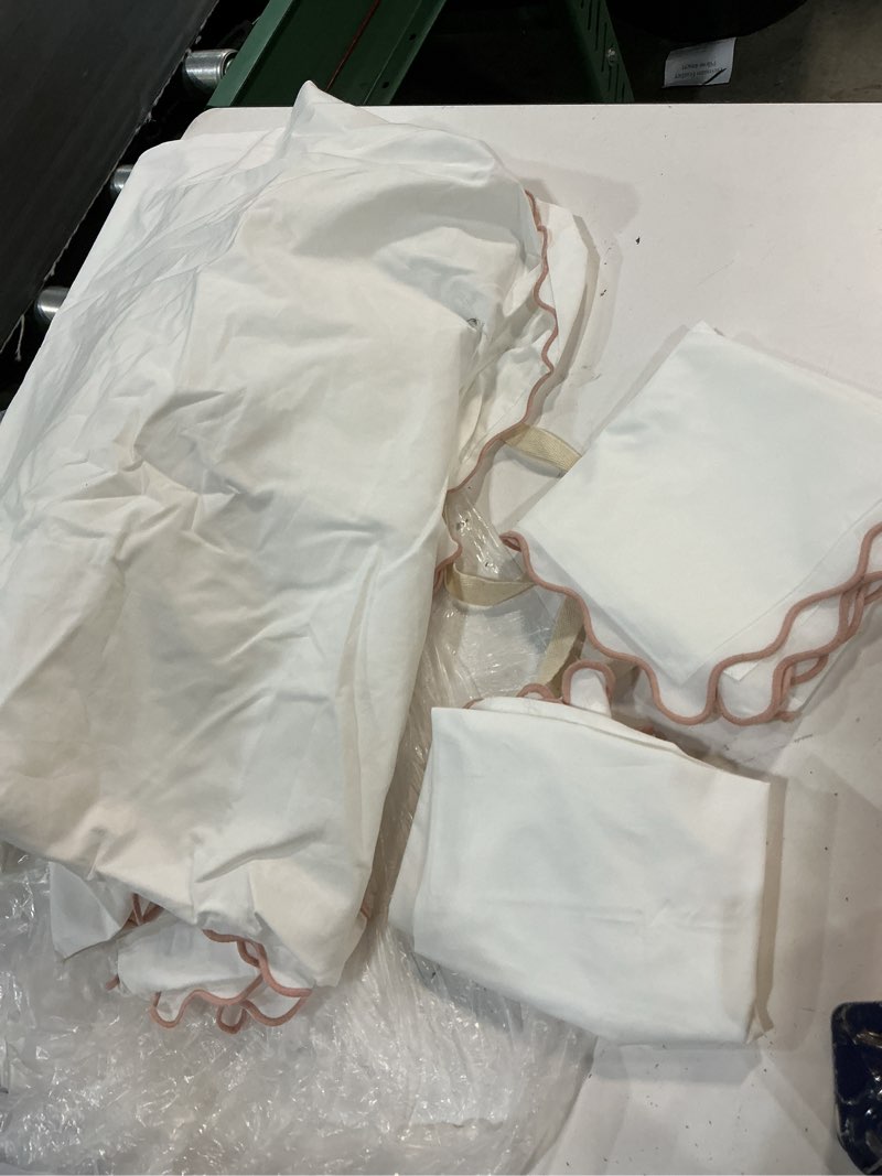 Condition photo showing As Is for (incomplete , only 3 pcs) organic crisp percale scallop deluxe bedding bundle, queen, white/rose