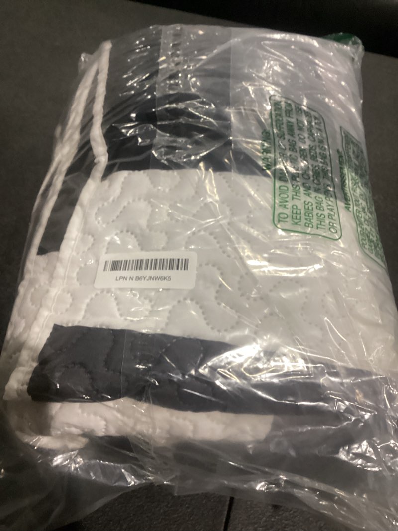 Condition photo showing Good Condition for tyrot 3 piece black grey quilt set full/queen size black white geometric reversible bedding set microfiber lightweight bedspread coverlet with 2 shams modern bed covers for all season, 90''x96'' grey full/queen