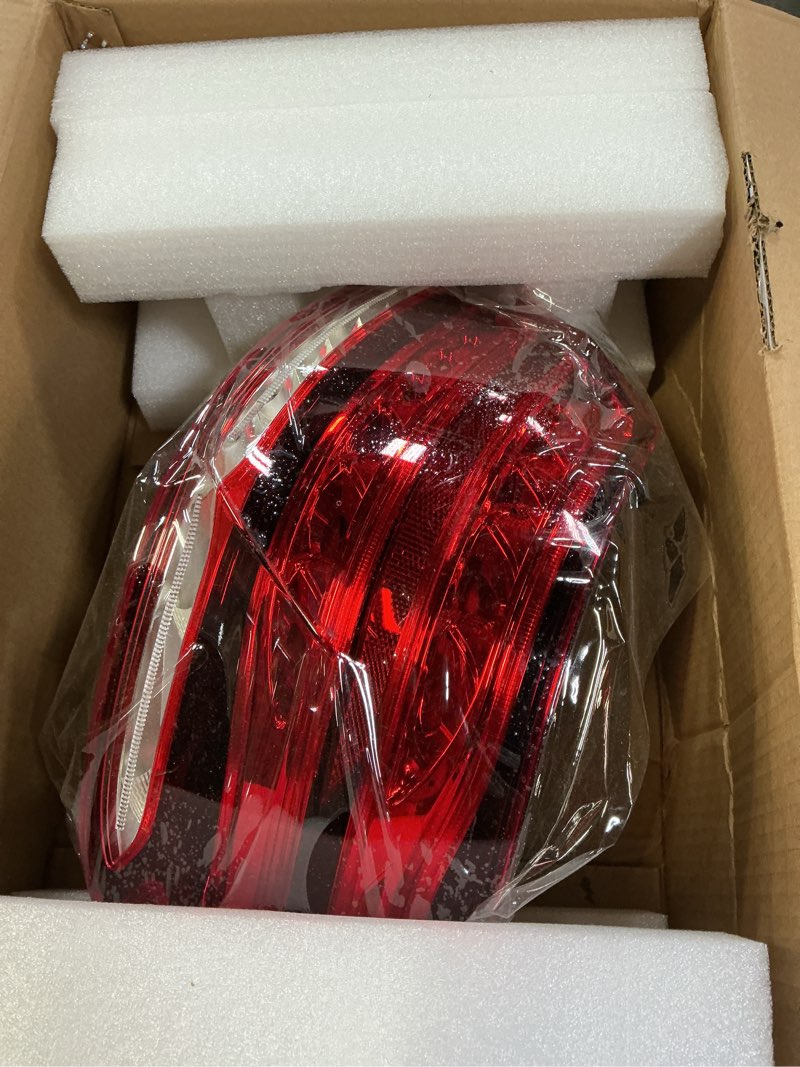 Condition photo showing Good Condition for 2129061403 combination tail light right 2015-2016 compatible with mercedes benz e250 e300 e350 e400 e550 e63amg replacement# 2129061403 99762202