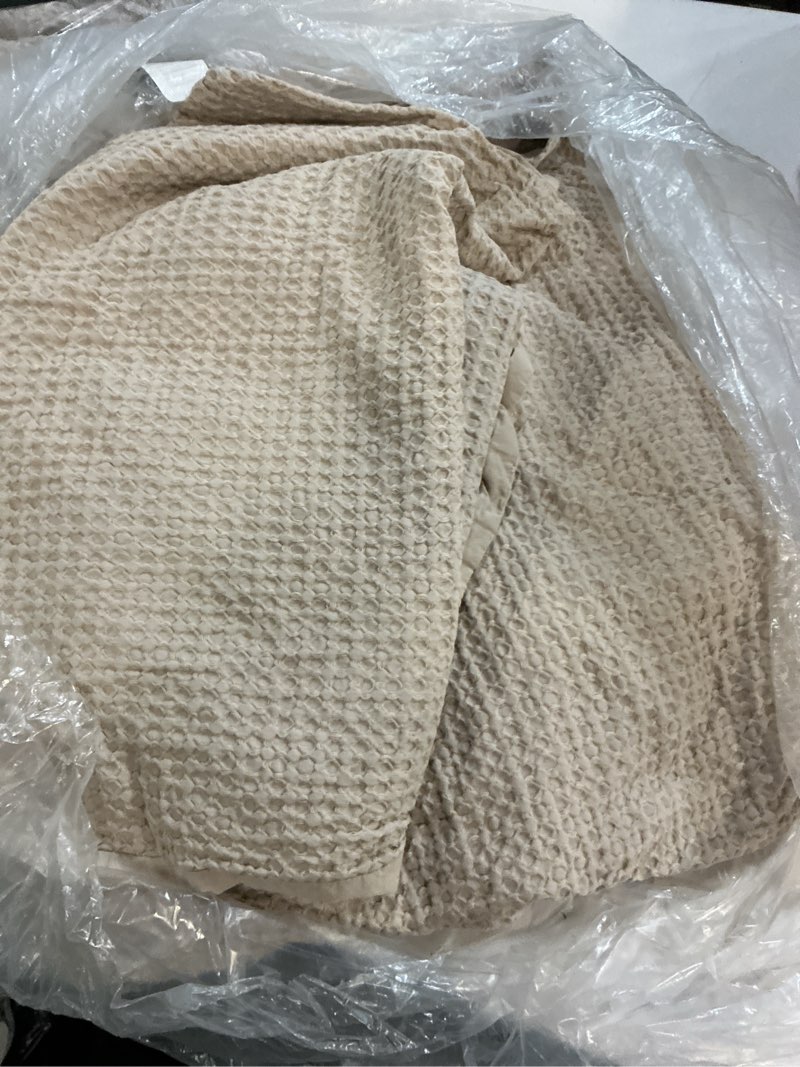 Condition photo showing Good Condition for organic luxe honeycomb duvet cover set, king/cal king, sand