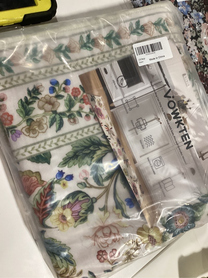 Condition photo showing Good Condition for Runner Rug for Kitchen Rug Non Slip 2'x6' Washable Rugs with Rubber Backing Soft Vintage Floral Carpet Runner for Kitchen, Laundry, Bedroom, Bathroom, Beige Beige 2' x 6' (Rectangular)