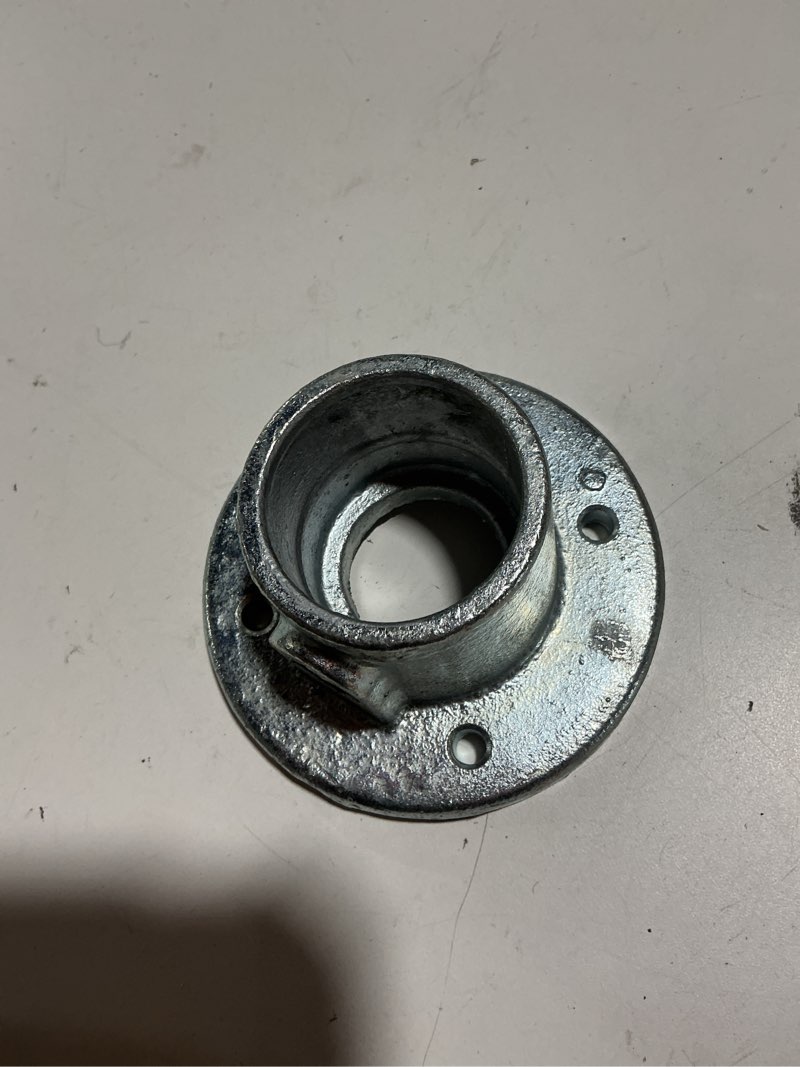 Condition photo showing Good Condition for Global Industrial 1-1/2" Size Medium Flange Pipe Fitting (1.94" Fitting I.D.)