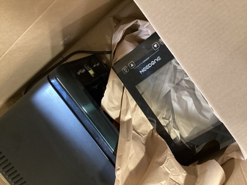 NEEDONE Cigar Humidor 8L with Heating & Cooling Control, Quiet Thermostatic Electric Cooler Cabinet 