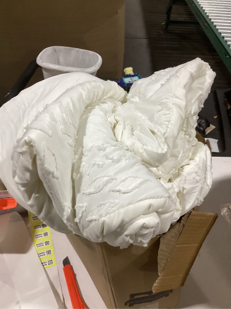 Condition photo showing As Is for Queen Comforter Set White, Tufted Boho Bedding Farmhouse Bed Set, All Season 7 Pieces Bed in a Bag with Sheets, Pillowcases & Shams White Queen (90"x90")