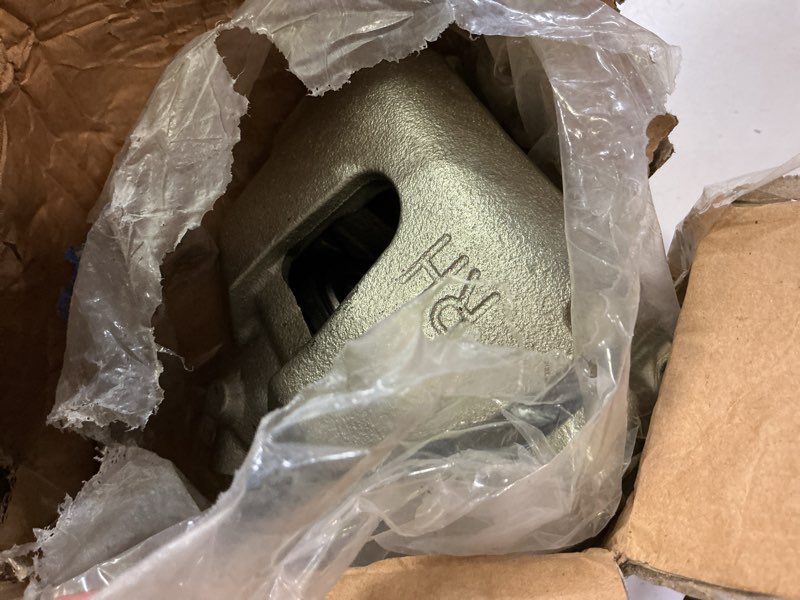 Condition photo showing Good Condition for cciyu front right brake caliper assembly w/bracket 19-b2943d 2013 2014 2015 2016 2017 2018 for ford for c-max,2013 for ford for escape,2012 2013 2014 2015 2016 2017 2018 for ford for focus front right[19-b2943d]