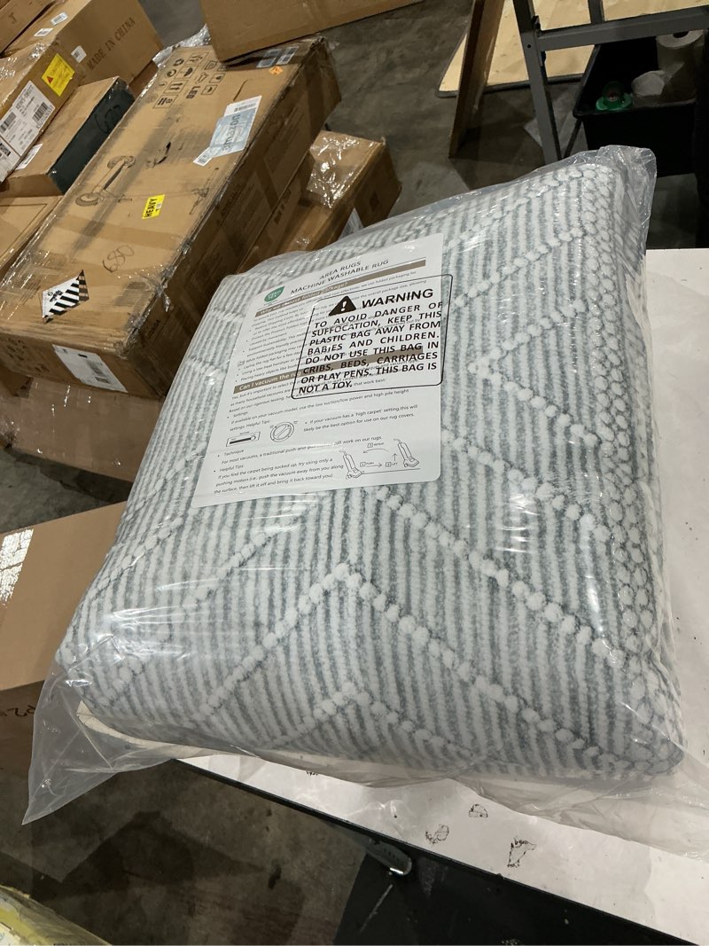 Condition photo showing New/Like New for nicetown 8x10 white area rug for bedroom, jacquard large thin washable rug for living room non-slip door mat, ultra soft for bedroom living room kitchen home office,  jacquard grey