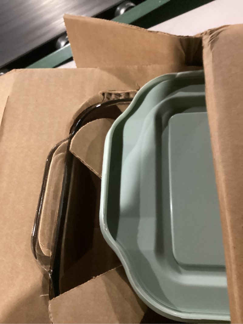 Condition photo showing Good Condition for 8-Piece Deep Glass Baking Dish Set with Plastic lids,Rectangular Glass Bakeware Set with Lids, Baking Pans for Lasagna, Leftovers, Cooking, Kitchen, Freezer-to-Oven and Dishwasher, Green