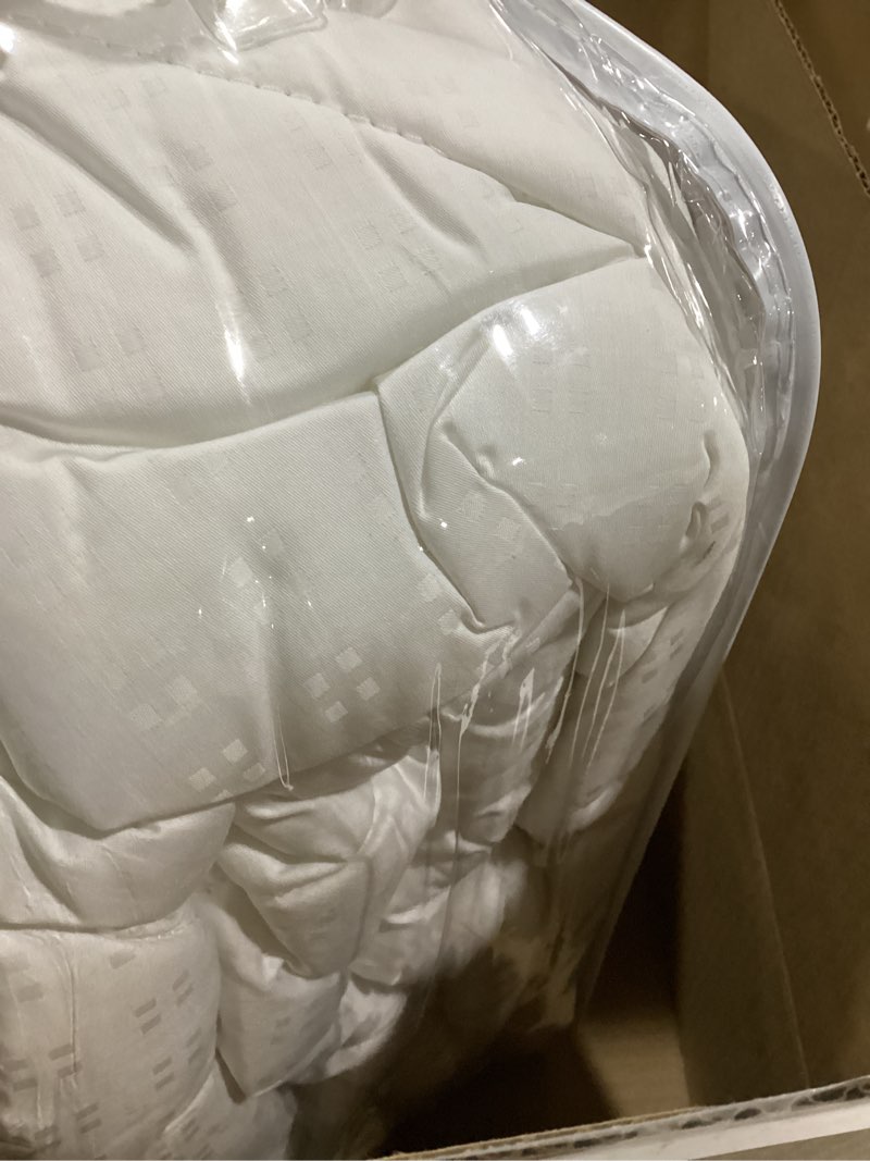 Condition photo showing New/Like New for MAXI RV Size (48 x 75) Mattress Pad - Luxurious Cotton Sateen Mattress Protector - Soft, Comfortable, & Breatheable Mattress Cover - Mattress Pad Protects Mattress from Dust, Dirt, Spills, and Stains