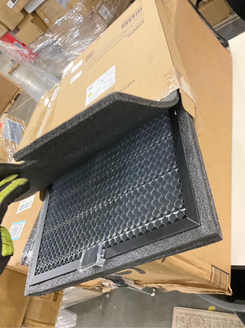 Condition photo showing Good Condition for Metal honeycomb panel