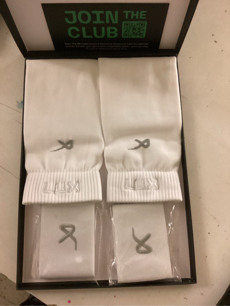 Condition photo showing New/Like New for lux soccer sleeves w/free guard stays for men/boys/youth compatible w/soccer grip sock (unknown size)