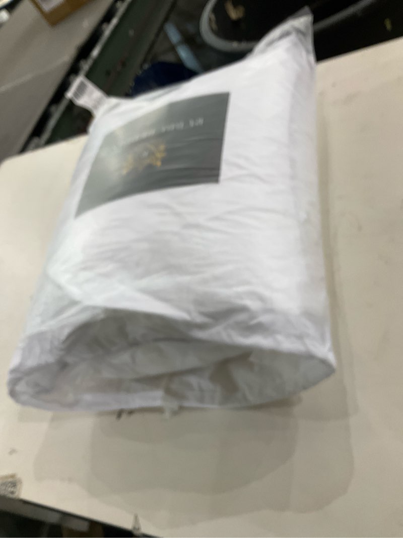 RUBBI Bedding Throw Pillows Couch, Sofa, and Bed New