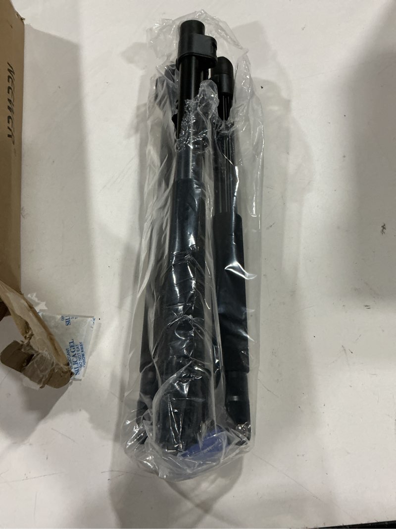 Condition photo showing Good Condition for neewer photography light stand, 1.5-6.4ft/47-195cm aluminum reversible studio lighting tripod, portable phone video stand w/ 1/4" screw for strobe light camera softbox, 4.4lb/2kg load, st195 195cm/1-pack