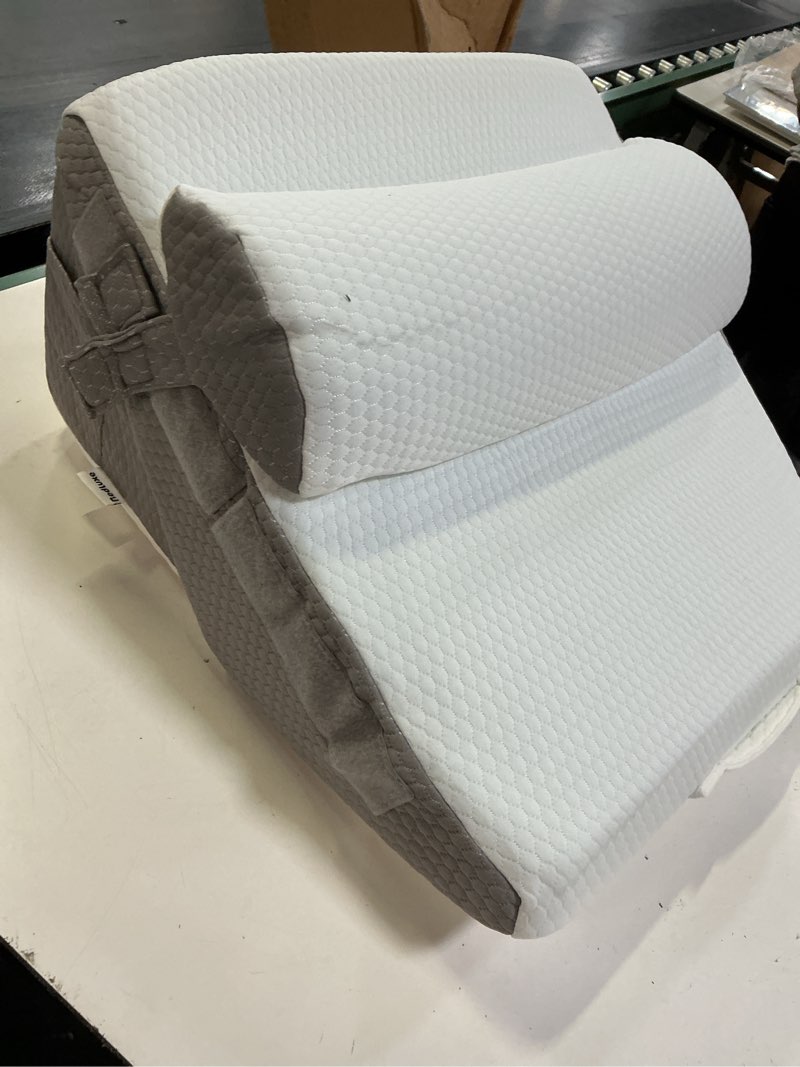 Condition photo showing As Is for vevor bed wedge pillow for sleeping, 3 pcs adjustable orthopedic bed wedge set, with jacquard washable cover & foam support, post surgery pillow for acid reflux back pain snoring relief, white/grey 3pcs-half moon pillow-air layer