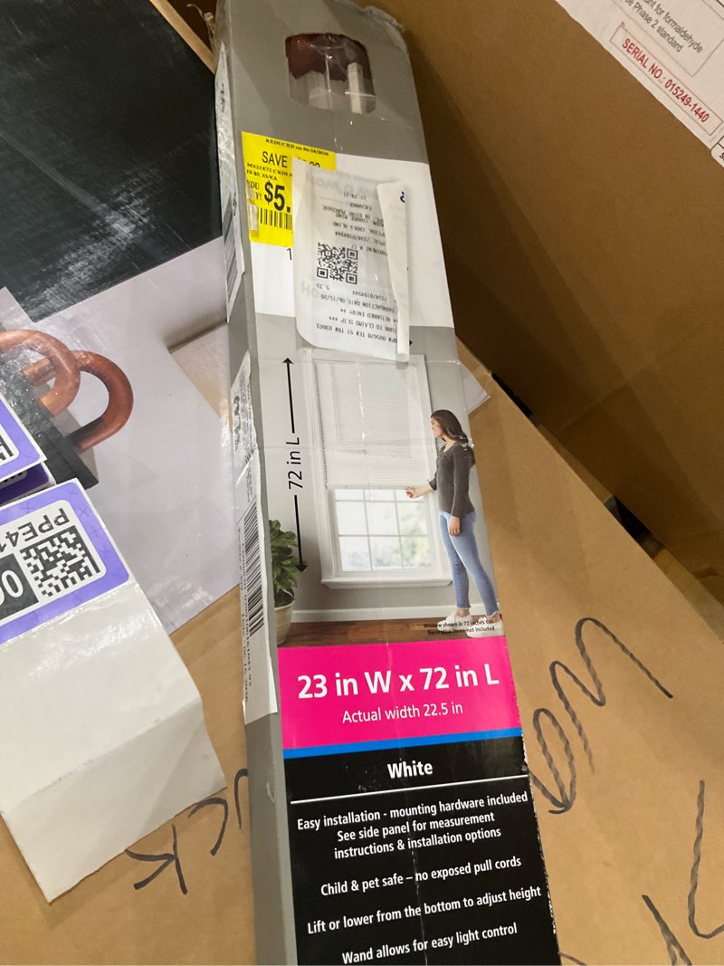 Condition photo showing Good Condition for 23 in w x 72 in l blinds