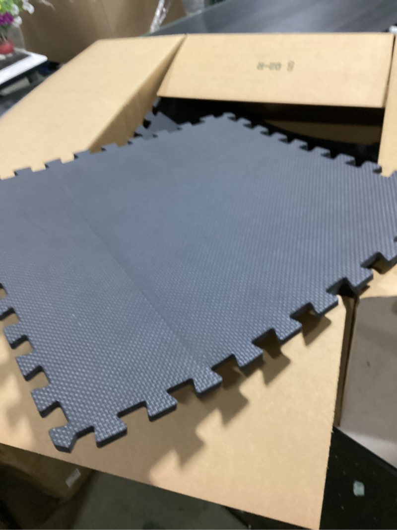 Condition photo showing Good Condition for 5 pack 24”x24” interlocking foam floor