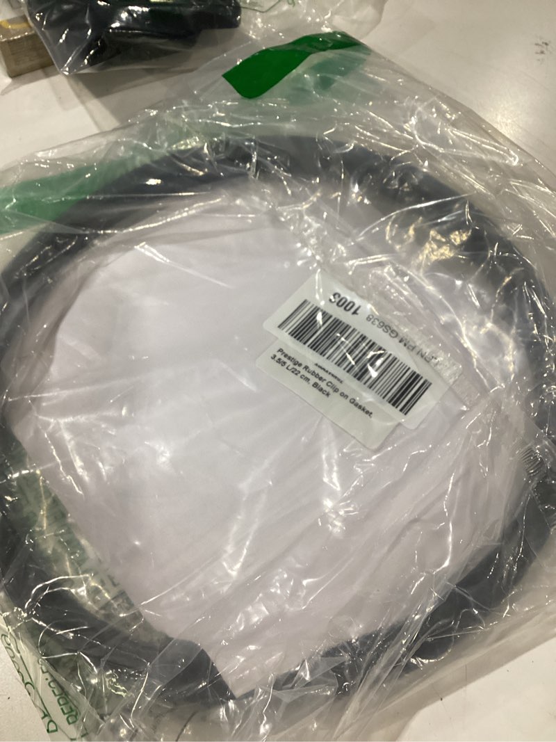Condition photo showing As Is for prestige rubber clip on gasket, 3.5/5 l/22 cm, black