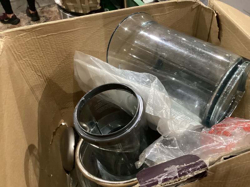 Condition photo showing As Is for breville juice fountain plus je98xl, silver painted silver one size