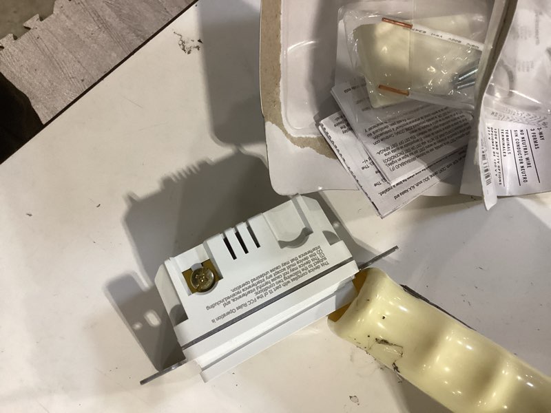 Condition photo showing Good Condition for utilitech 15-amps 120-volt indoor programmable digital lighting timer