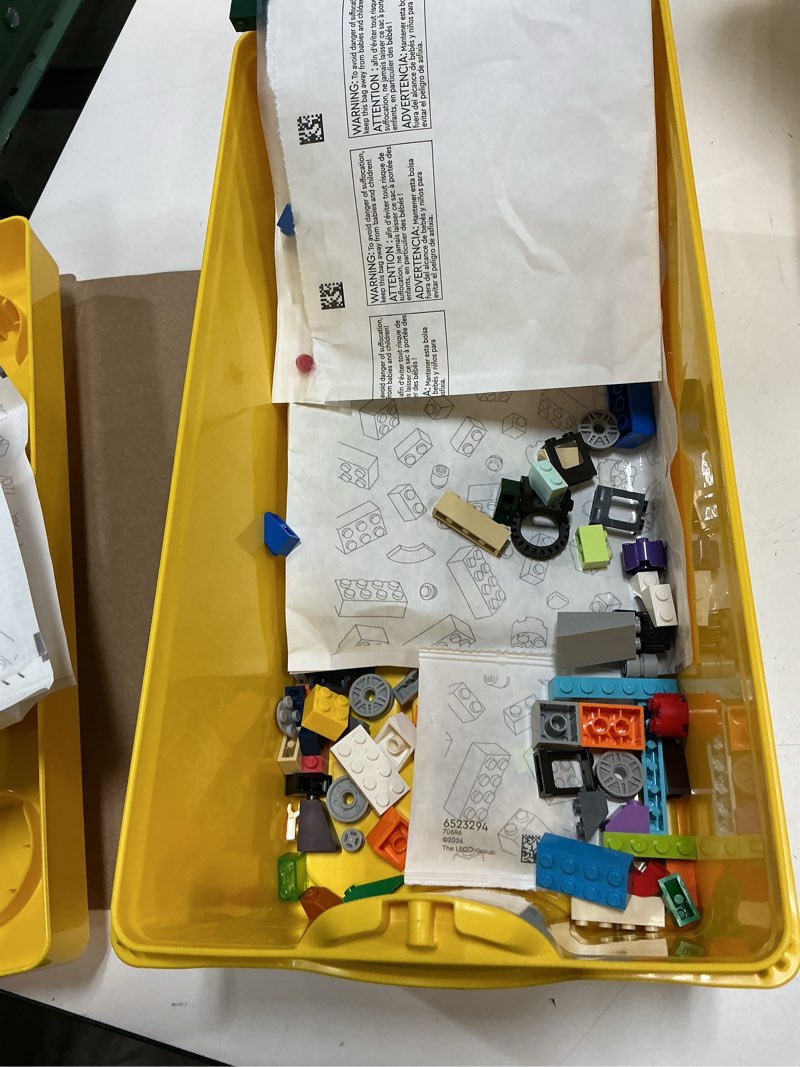 Condition photo showing As Is for classic medium creative brick box building kit (484 piece)
