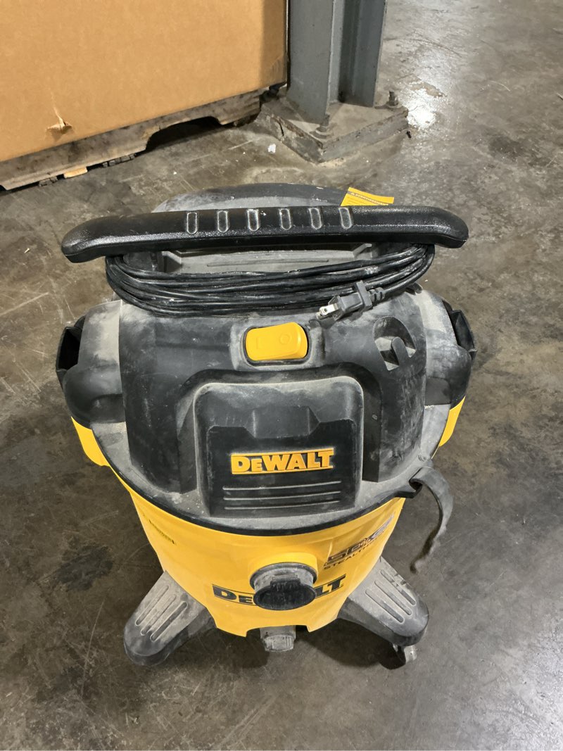 DEWALT Stealthsonic Quiet 9-Gallon 5 HP Corded Wet/Dry Shop Vacuum with Accessories Included