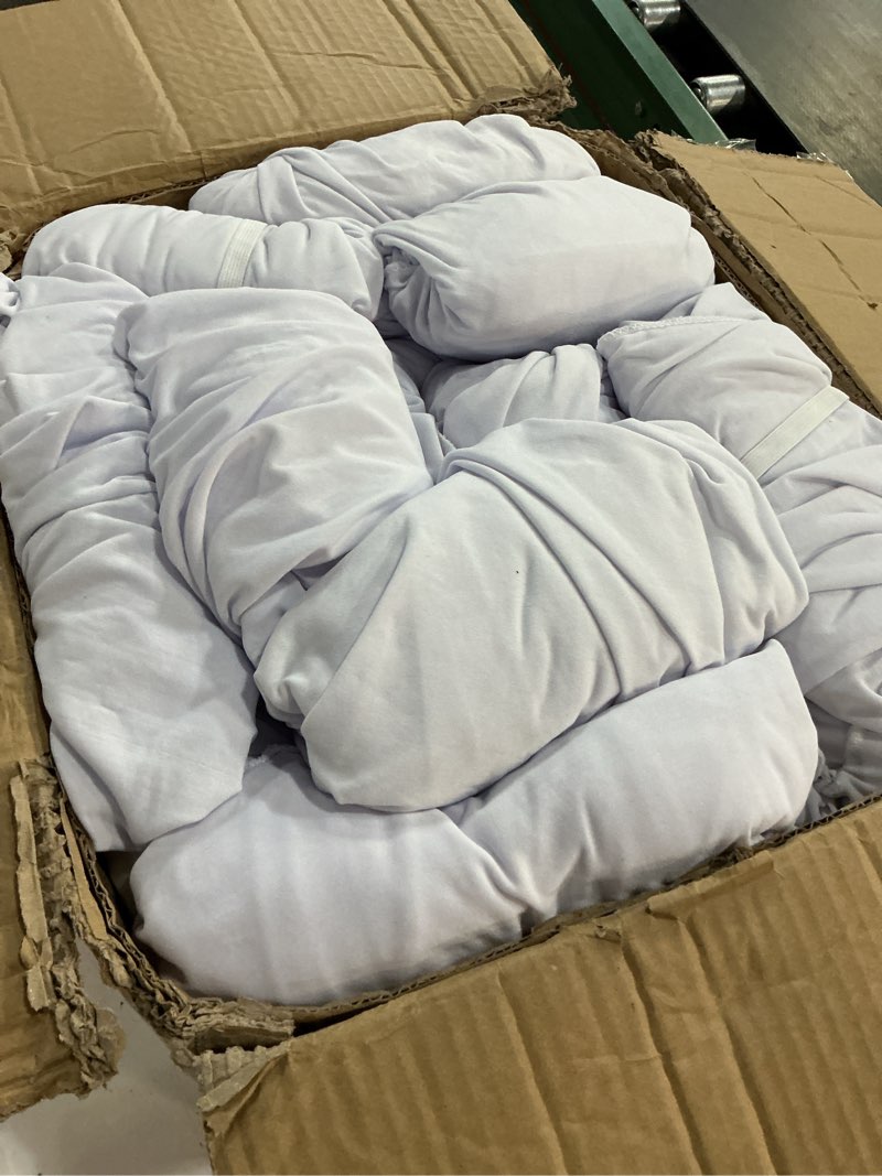 Condition photo showing Good Condition for vevor stretch spandex folding chair covers, universal fitted chair cover, removable washable protective slipcovers, for wedding, holiday, banquet, party, celebration, dining (50pcs white) 50pcs white-c