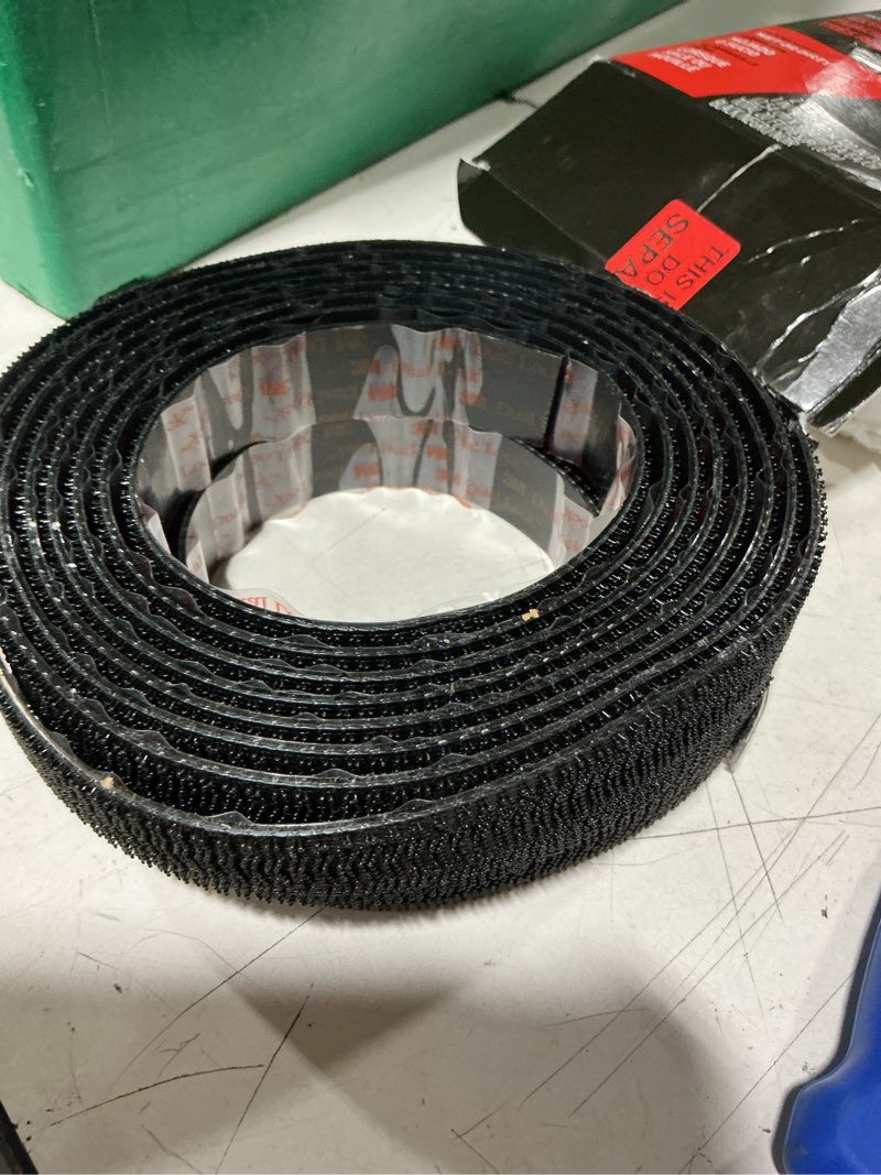 Condition photo showing Good Condition for 3m 799198554562 10' x 1" black scotch extreme fasteners