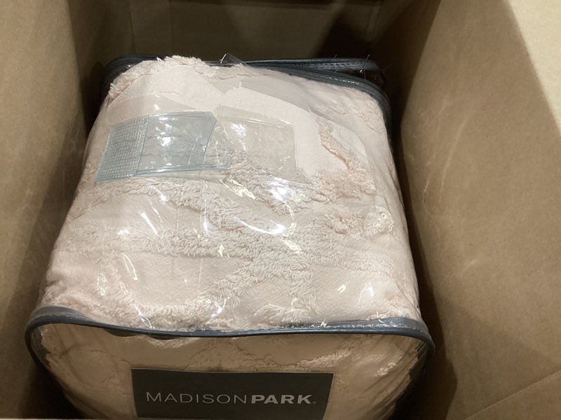 Condition photo showing Good Condition for 3pc king/california king cecily tufted cotton chenille medallion duvet cover set - blush: madison park, lightweight fabric, oeko-tex certified