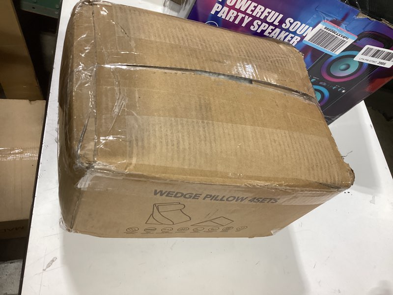 Condition photo showing Good Condition for wedge pillow 4sets