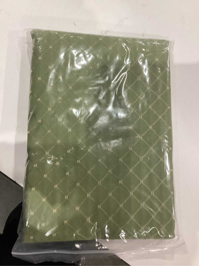 Condition photo showing New/Like New for Randall Round Table Cloth Cover 70" Green Fabric Tablecloth Dust-Proof Waffle Geometric Diamond for Kitchen Dinning Party Farmhouse Tabletop Decoration (70"Ã—70", Sage)