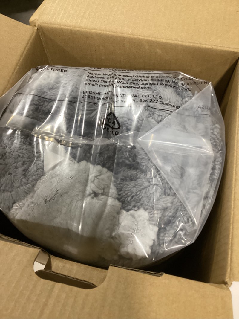 Condition photo showing New/Like New for Bedsure Waterproof Dog Blankets for Large Dogs - Pet Blanket for Bed Couch Protector Washable, Premium Jacquard Coral Fleece Cat Throw Blanket, Soft Plush Reversible Furniture Protection, 60x80, Grey Twin(60x80") Grey