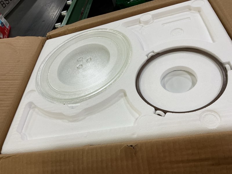 Condition photo showing Good Condition for commercial chef 0.7 cubic foot microwave with 10 power levels, small microwave with pull handle, 700w countertop up to 99 minute timer and digital display, white white 0.7 cubic feet