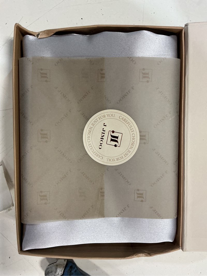 Condition photo showing New/Like New for 100% mulberry silk pillowcase for hair and skin, 22 momme pure natural silk pillow case both sided with zipper, pillow cover for women mom men(silver grey, queen 20''×30'', 2 pack) queen 20''×30'' silver grey 2