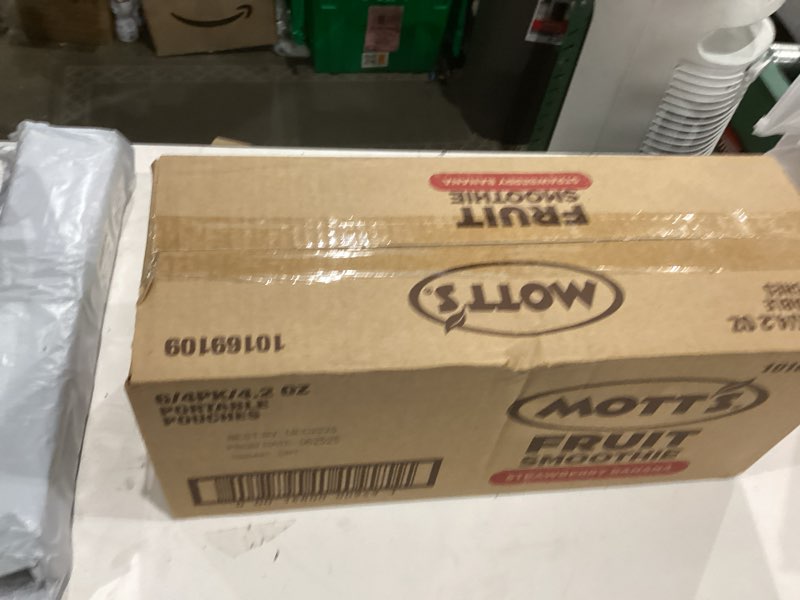Condition photo showing New/Like New for Mott’s Fruit Smoothies Strawberry Banana, 4.2 oz Clear Pouches, 24 Count (6 Packs of 4), Non-dairy, Made With Oatmilk, Made With Real Fruit, Good Source of Calcium, On-the-Go Strawberry Banana 4.2 Fl Oz (Pack of 24)