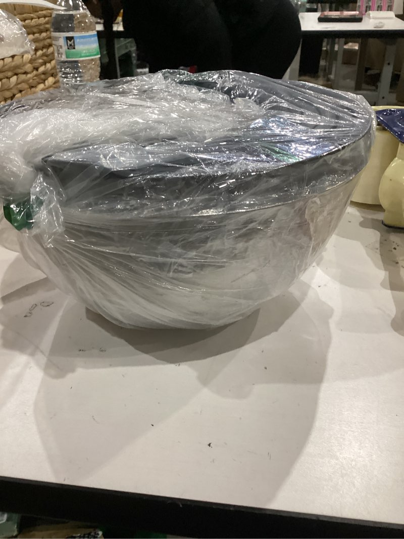 Condition photo showing Good Condition for 7 Piece Stainless Steel Mixing Bowls with Lids Set, Metal Mixing Bowls Nesting Design Salad Bowl for Kitchen Cooking, Baking, Prepping and Serving Food (Size 0.7, 1.1, 1.5, 2.1, 3.5, 4, 4.5QT)