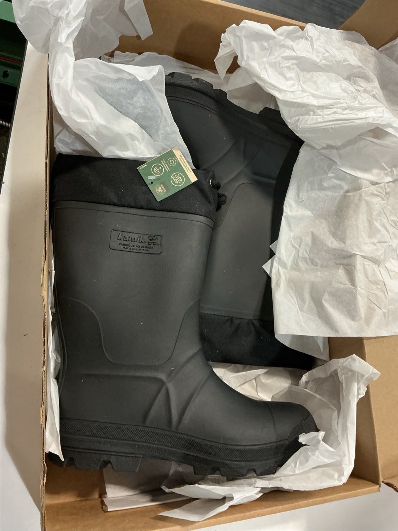Condition photo showing New/Like New for kamik men's forester boot size 11