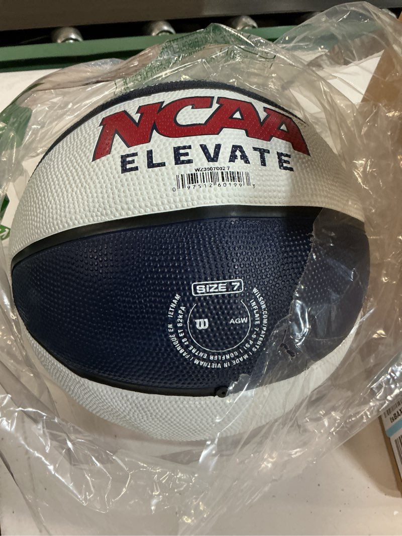 Condition photo showing Good Condition for wilson ncaa elevate white/navy size 7 - 29.5"