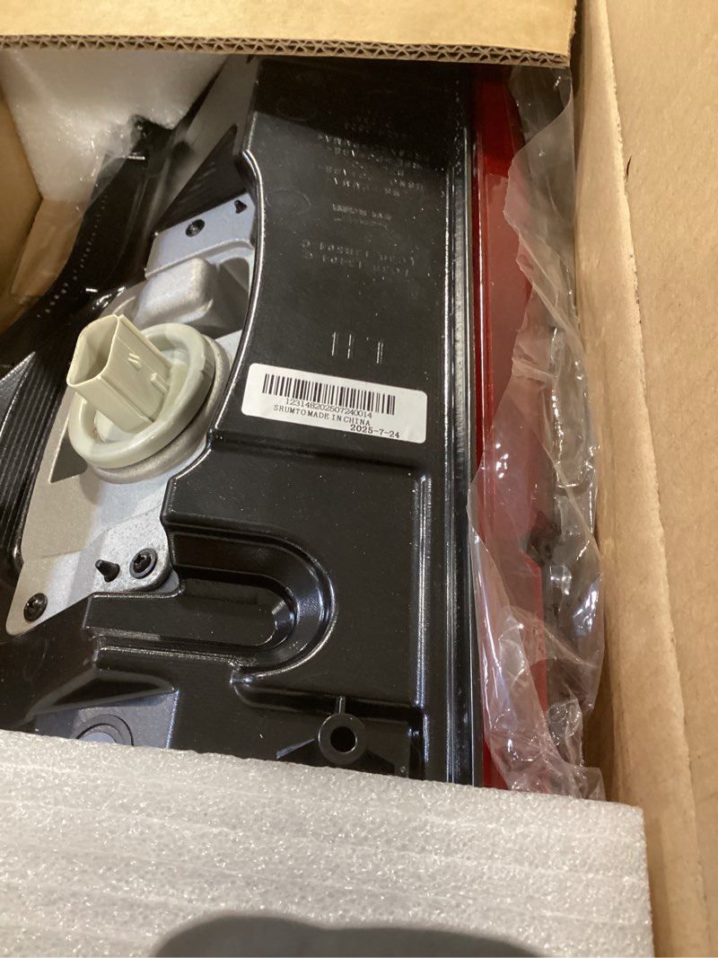 Condition photo showing Good Condition for lochnchn led tail rear lights w/blind spot compatible with ford f250 f350 f450 super duty 2020 2021 2022 brake taillights lamp assembly left driver side replace lc3z13405e fo2800282 led left with blind spot