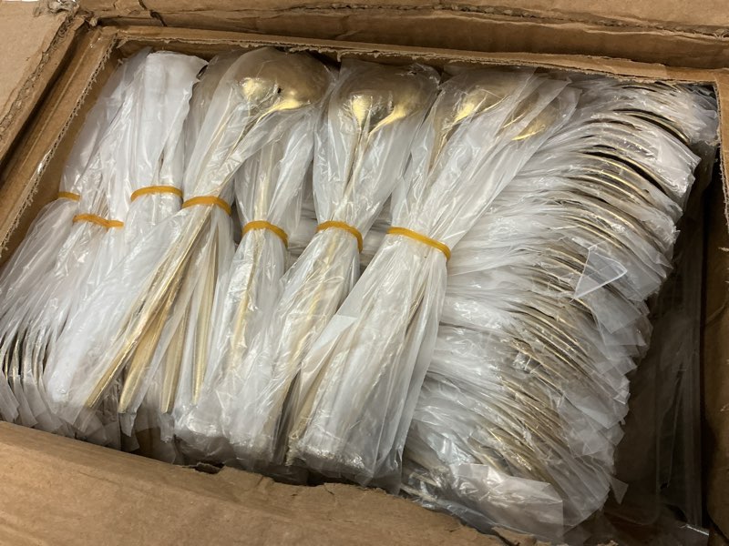 Condition photo showing New/Like New for Amyhill 400 Pcs Gold Stainless Steel Utensils Set Party Tableware Flatware Set for 80 Guests Reusable Dinner Cutlery Utensils Tableware for Wedding Anniversary Party Home Restaurant