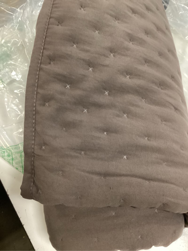 Condition photo showing Good Condition for amazon basics brushed microfiber quilt set, extra soft with natural texture, 1-piece, twin/twin xl, brown twin/twin xl quilt set brown