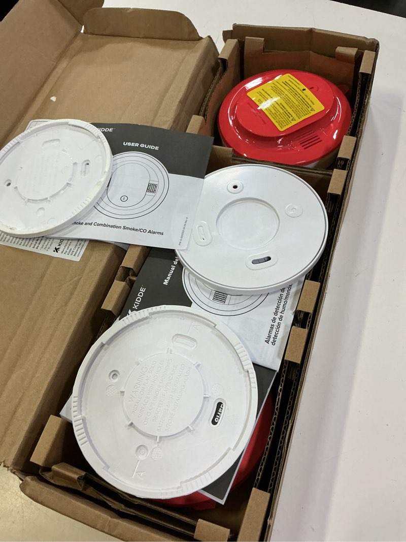 Condition photo showing New/Like New for kidde smoke detector, 10-year battery powered, with voice alerts, led status lights, 85 db alarm, 5-inches, 20sd10-v, 3 pack