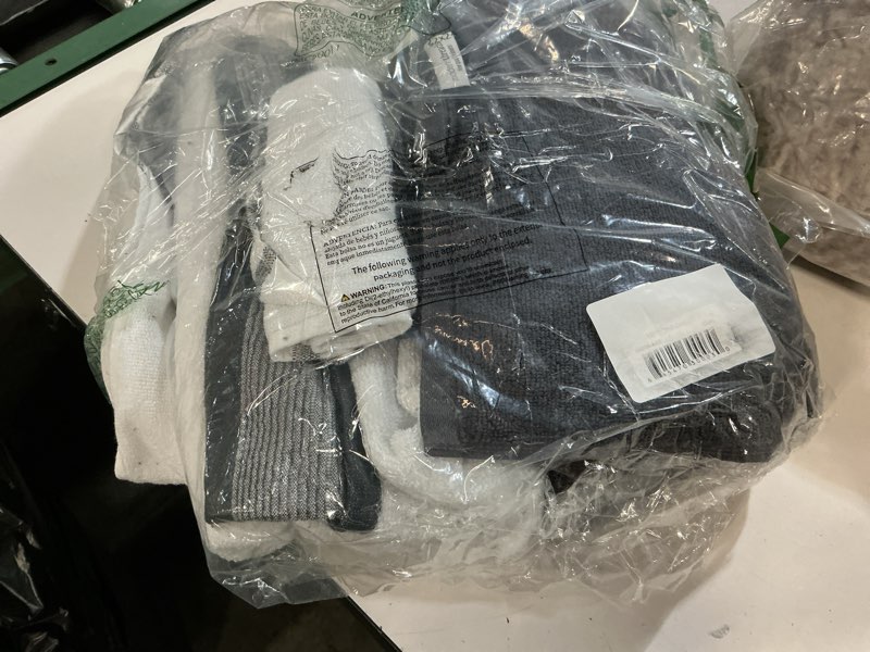 Condition photo showing Good Condition for modern threads 6 piece set, 2 bath towels, 2 hand towels, 2 washcloths, quick dry white/contrast reinhart coal coal small