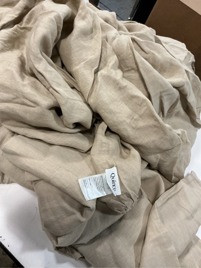 Condition photo showing Good Condition for european linen fitted sheet set (76 in x 80 in x 16 in )