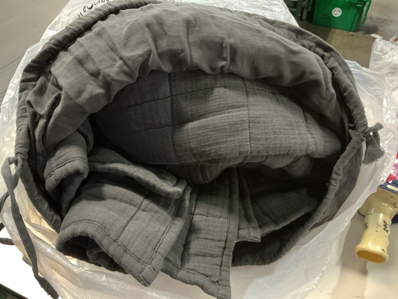 Condition photo showing Good Condition for organic cotton gauze box quilt, king/cal king, charcoal