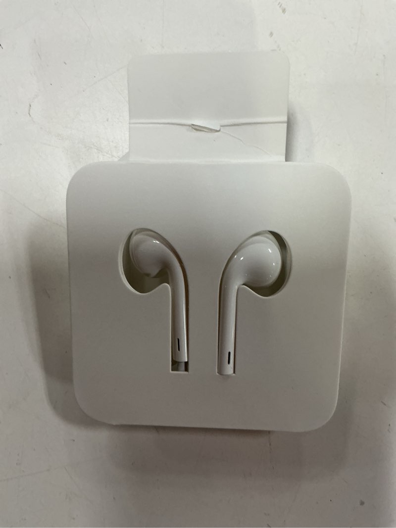 Condition photo showing Good Condition for apple wired earpods with lightning connector