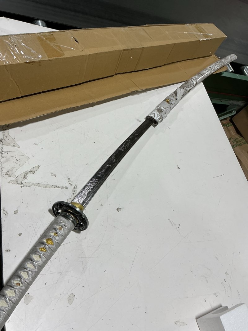 Condition photo showing Good Condition for chengying katana sword,real 41 inch 3.42 pound full tang white japanese samurai sword cy-2022abua-1,we provide a variety katanas,perfect for gifts and collections (1.white samurai) 1.white black samurai