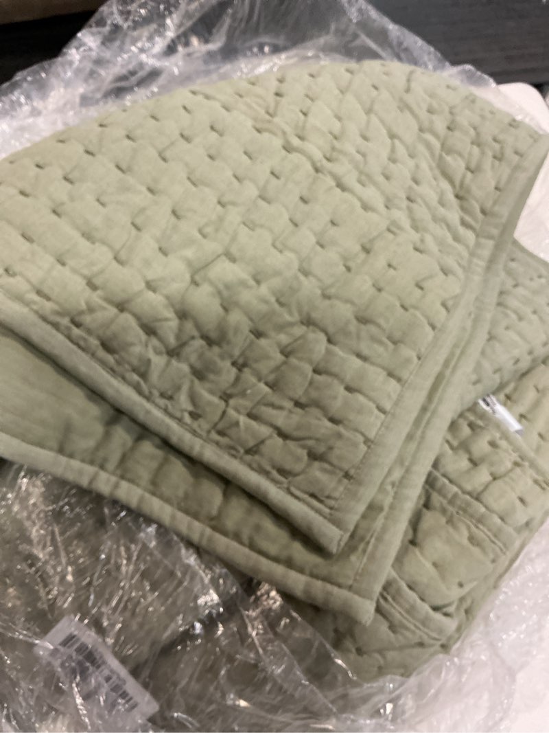 Condition photo showing Good Condition for seller willowleaf european linen cotton stitch quilt set  king