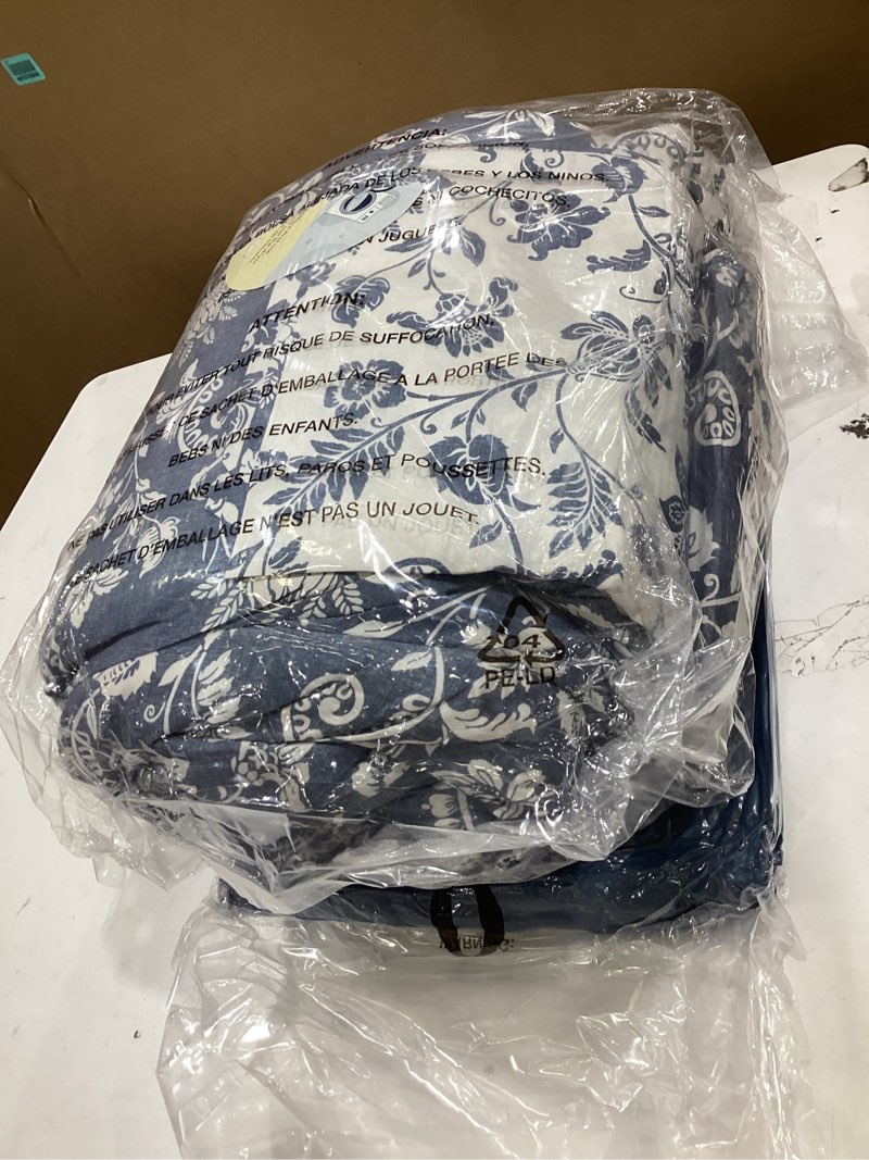 Condition photo showing New/Like New for bloomhaven queen comforter set -7 pieces floral oxford blue comforter set for all seasons, bed in a bag queen with botanical flowers comforter, sheets, pillowcases & shams oxford blue queen