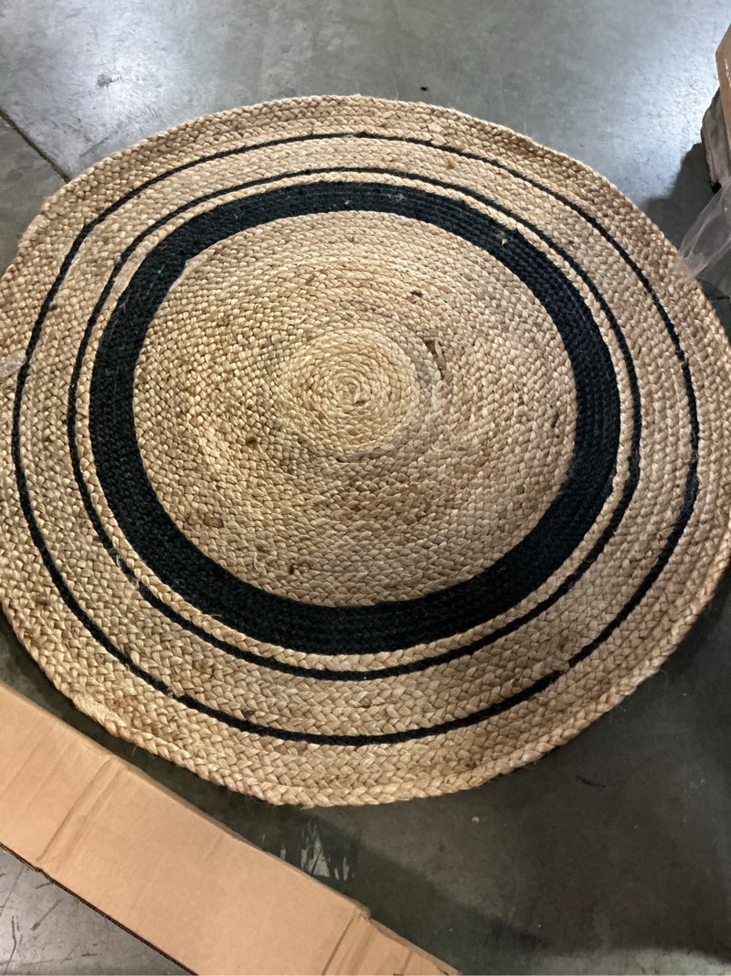 Condition photo showing Good Condition for 100% natural jute rug hand braided farmhouse round jute area rug for living room (beige + black, 120 x 120 cm (4 feet round rug))